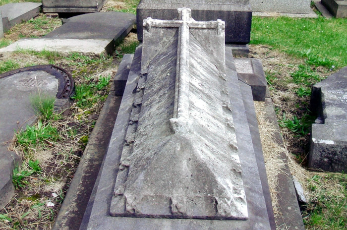 Grave as found in February 2008